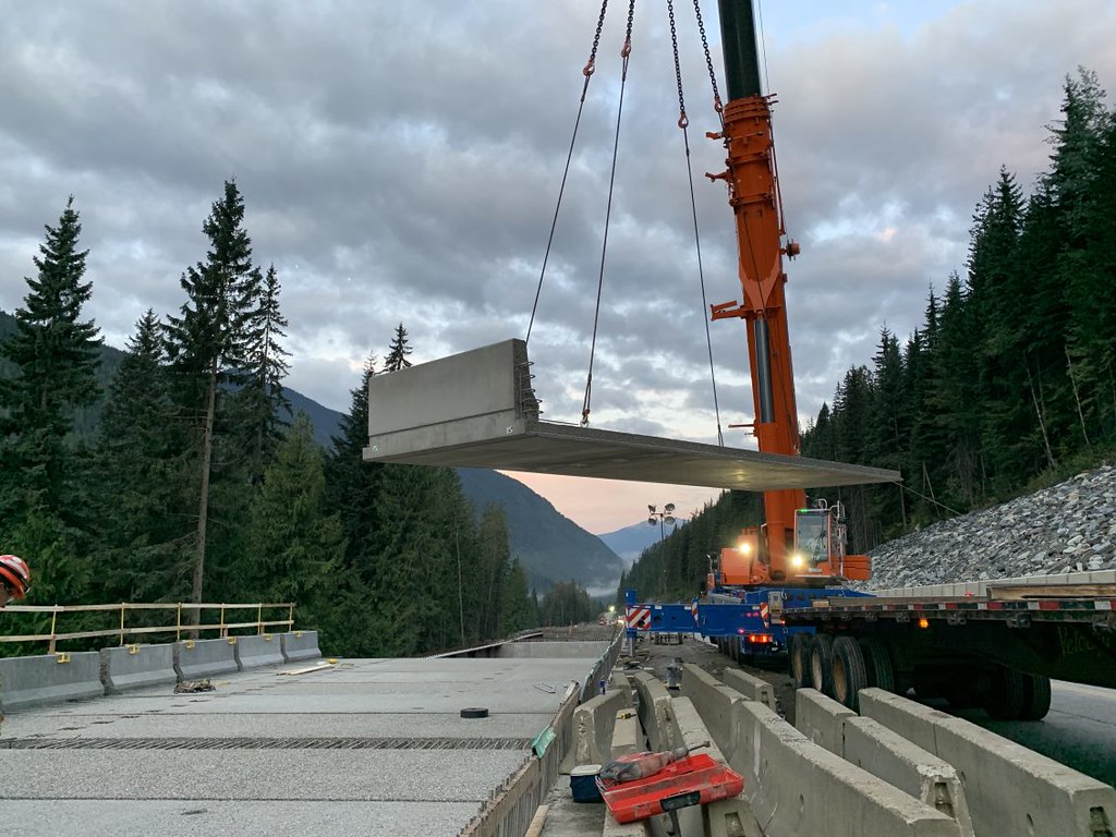 Crane, precast deck, Illecillewaet, Ministry of Transportation and Infrastructure